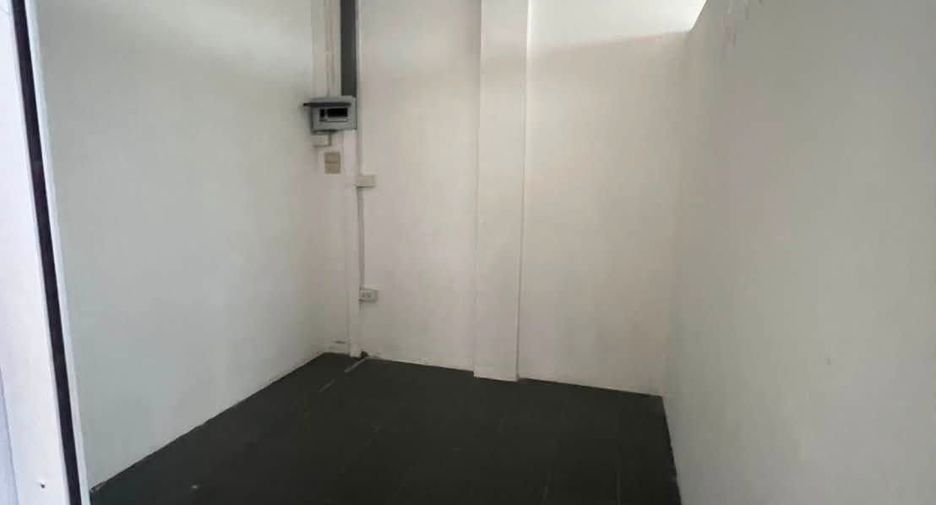 For rent retail Space in Suan Luang, Bangkok