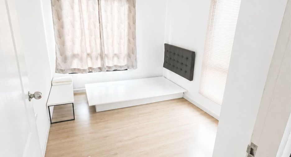 For rent 2 bedrooms condo in Bang Na, Bangkok