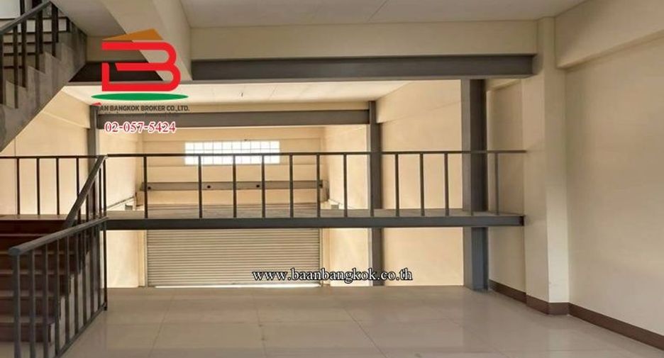 Продажа 4 спальни торговое помещение в Mueang Nonthaburi, Нонтабури
