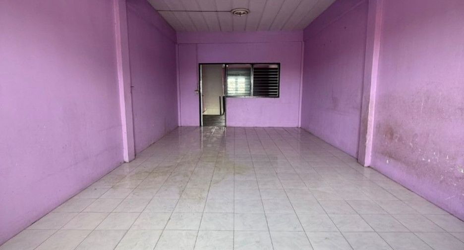 À louer 8 chambres local commercial à Mueang Samut Sakhon, Samut Sakhon