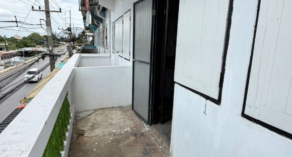 À louer 8 chambres local commercial à Mueang Samut Sakhon, Samut Sakhon