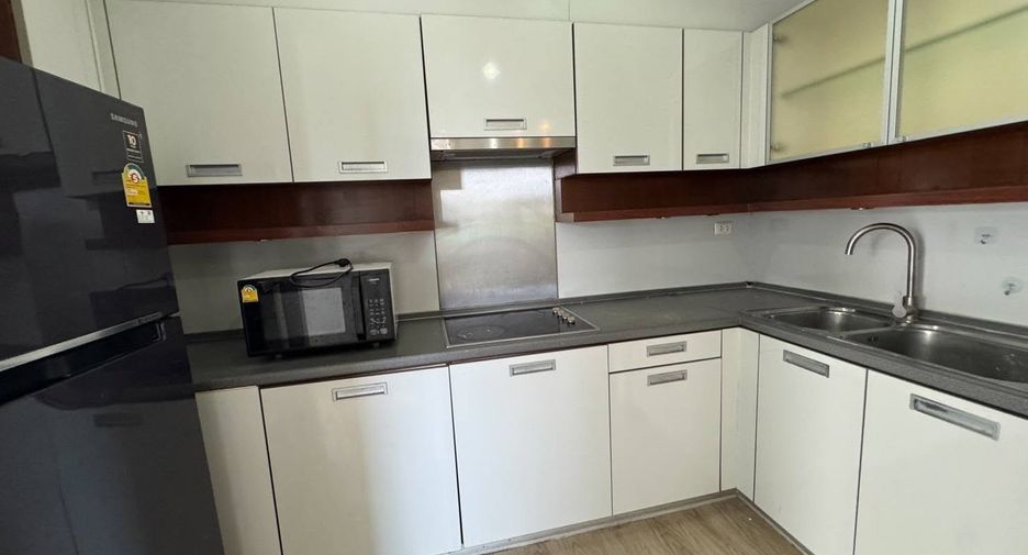 Wohnung zur Miete mit 2 Zimmer in Huai Khwang, Bangkok