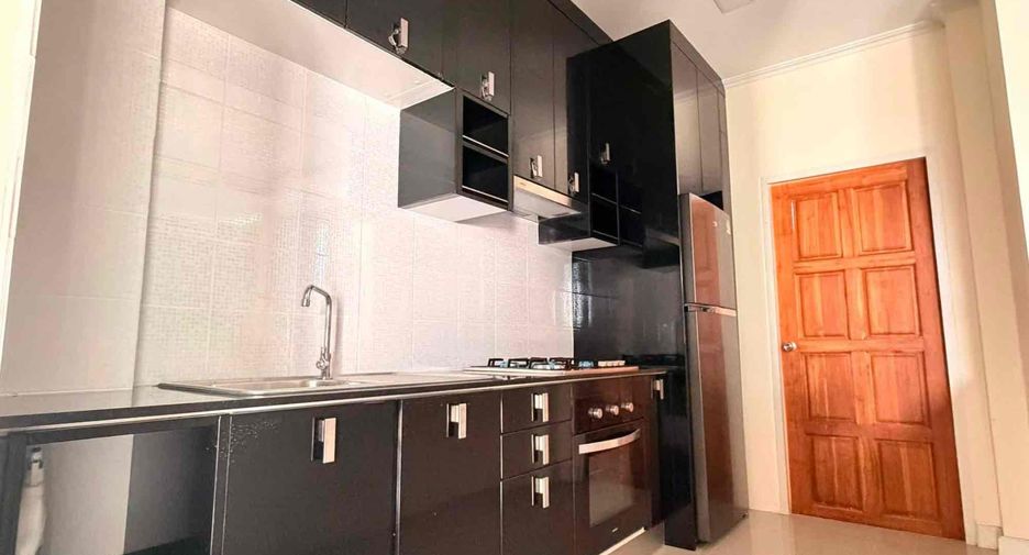 Haus zur Miete mit 3 Zimmer in Bang Lamung, Chonburi