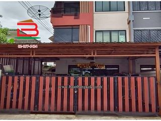 Casa adosada en venta de 4 habitaciones en Lam Luk Ka, Pathum Thani