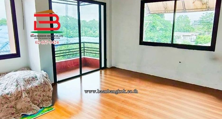 Casa adosada en venta de 4 habitaciones en Lam Luk Ka, Pathum Thani