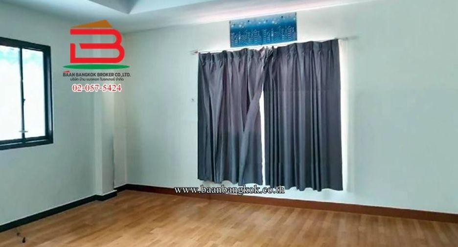 Casa adosada en venta de 4 habitaciones en Lam Luk Ka, Pathum Thani