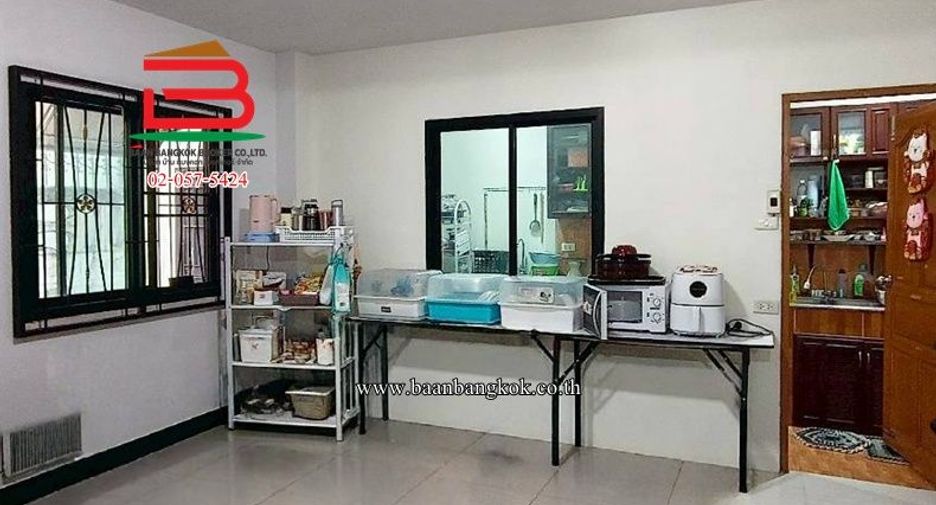 Casa adosada en venta de 4 habitaciones en Lam Luk Ka, Pathum Thani