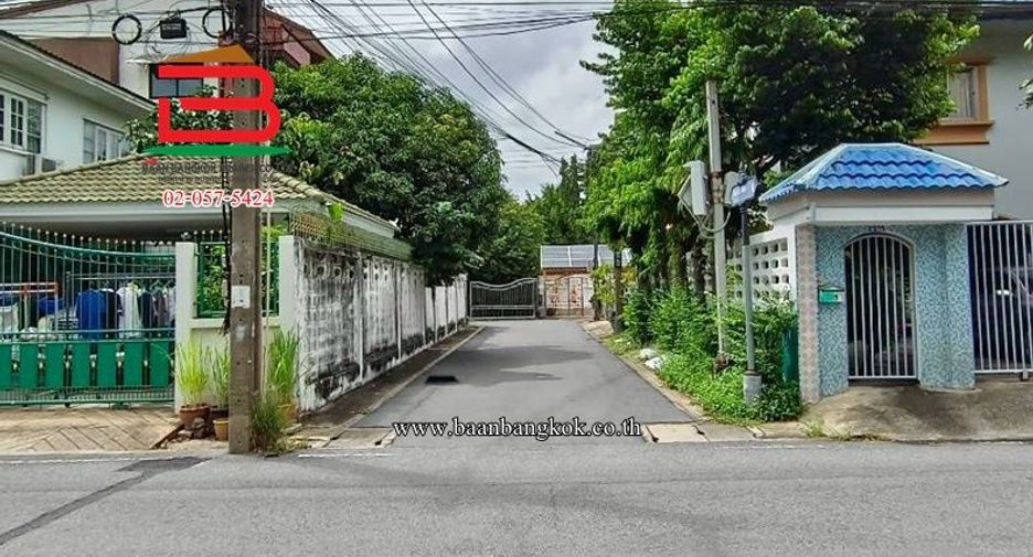 Casa adosada en venta de 4 habitaciones en Lam Luk Ka, Pathum Thani
