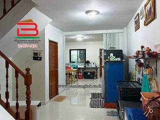 Casa adosada en venta de 4 habitaciones en Lam Luk Ka, Pathum Thani