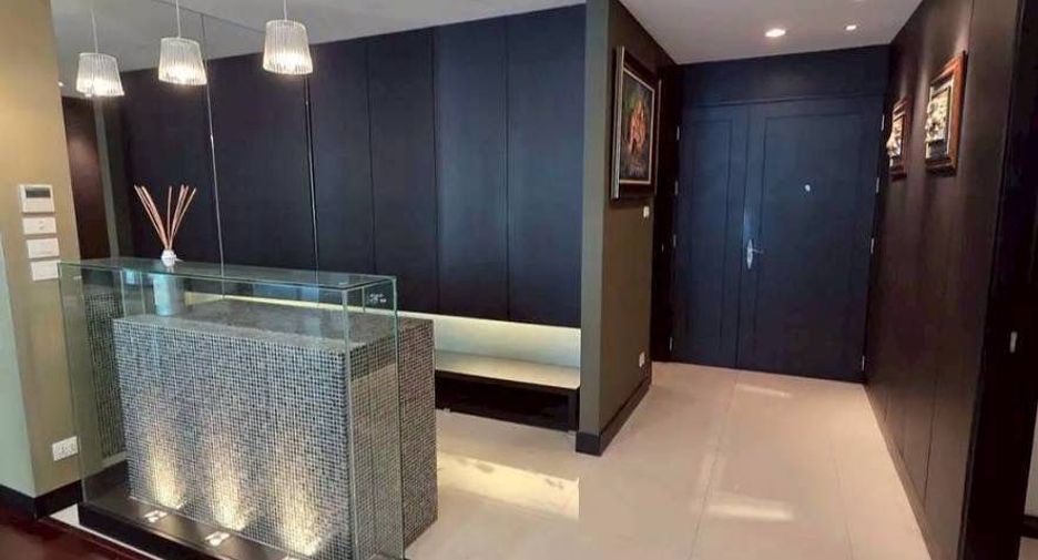 For rent 3 ベッドルーム condo in Pathum Wan, Bangkok