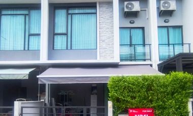 Casa adosada en venta de 3 habitaciones en Sai Mai, Bangkok