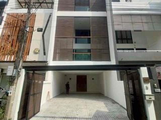 For rent 5 ベッドルーム townhouse in Watthana, Bangkok