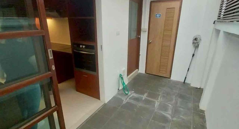 For rent 5 ベッドルーム townhouse in Watthana, Bangkok
