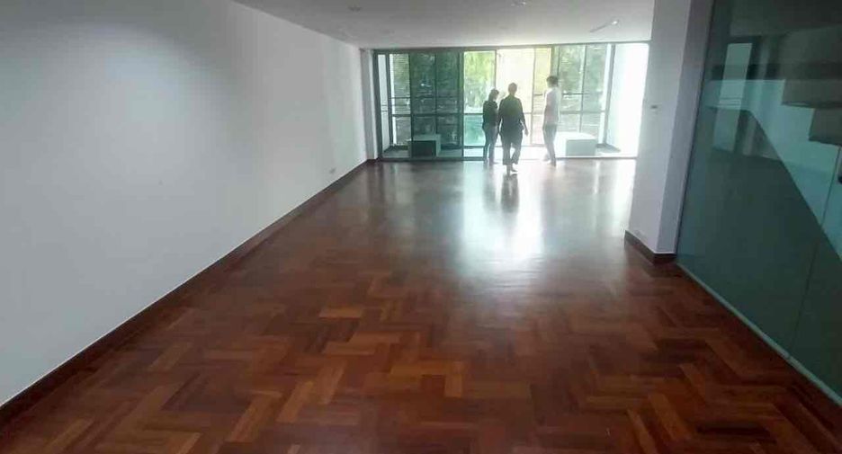 For rent 5 ベッドルーム townhouse in Watthana, Bangkok