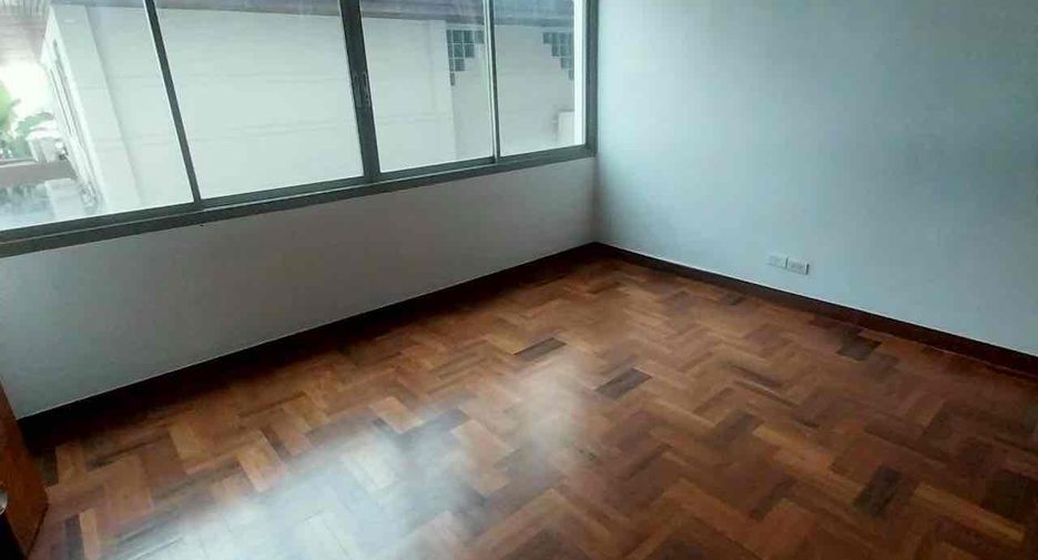 For rent 5 ベッドルーム townhouse in Watthana, Bangkok
