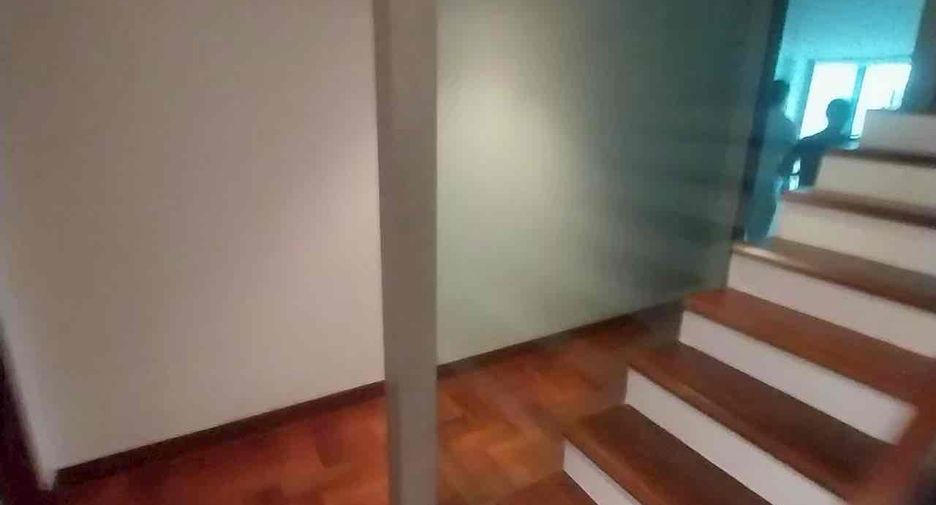For rent 5 ベッドルーム townhouse in Watthana, Bangkok