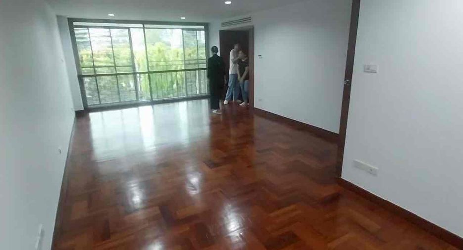 For rent 5 ベッドルーム townhouse in Watthana, Bangkok