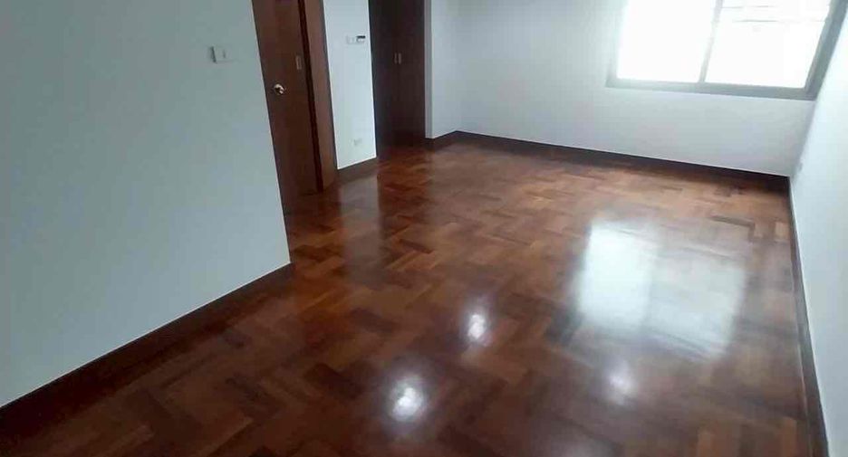 For rent 5 ベッドルーム townhouse in Watthana, Bangkok