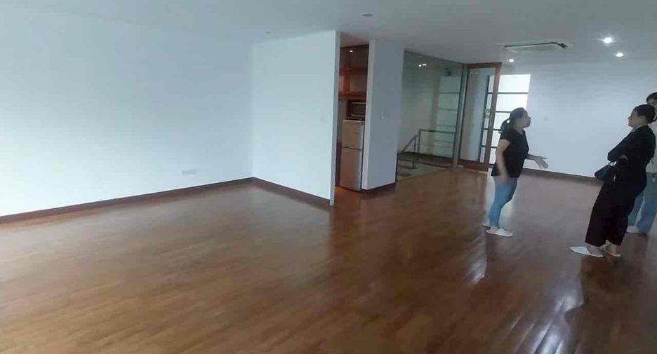 For rent 5 ベッドルーム townhouse in Watthana, Bangkok