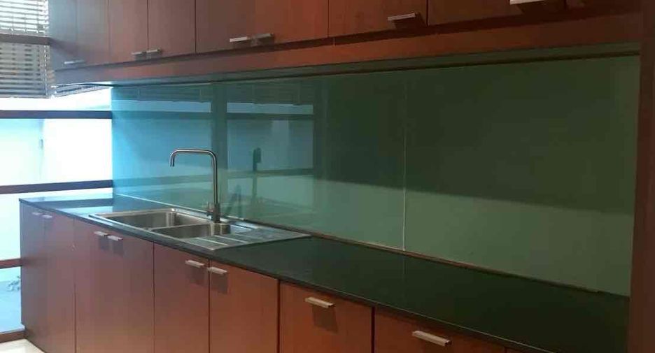 For rent 5 ベッドルーム townhouse in Watthana, Bangkok