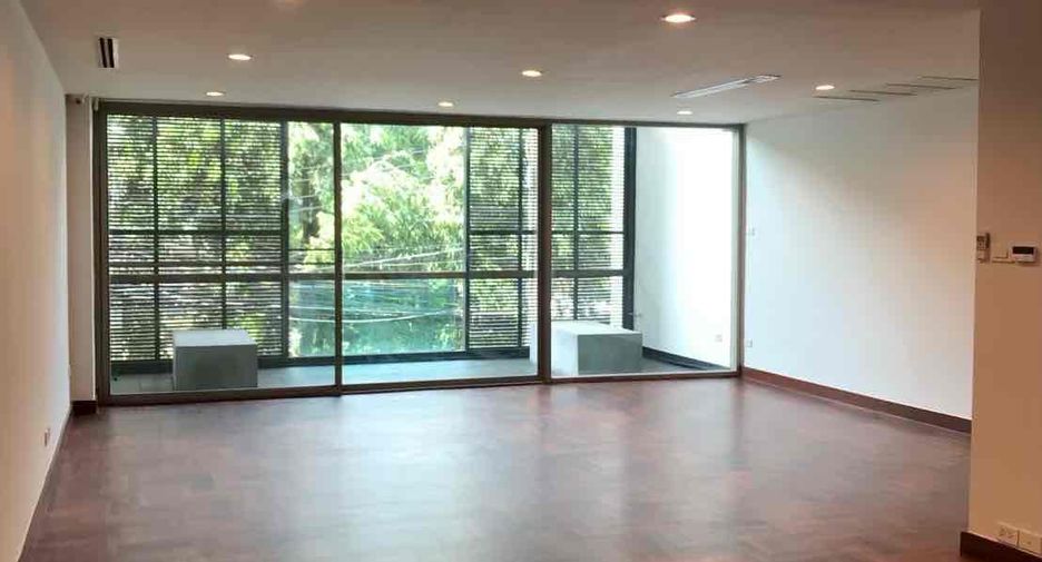 For rent 5 ベッドルーム townhouse in Watthana, Bangkok
