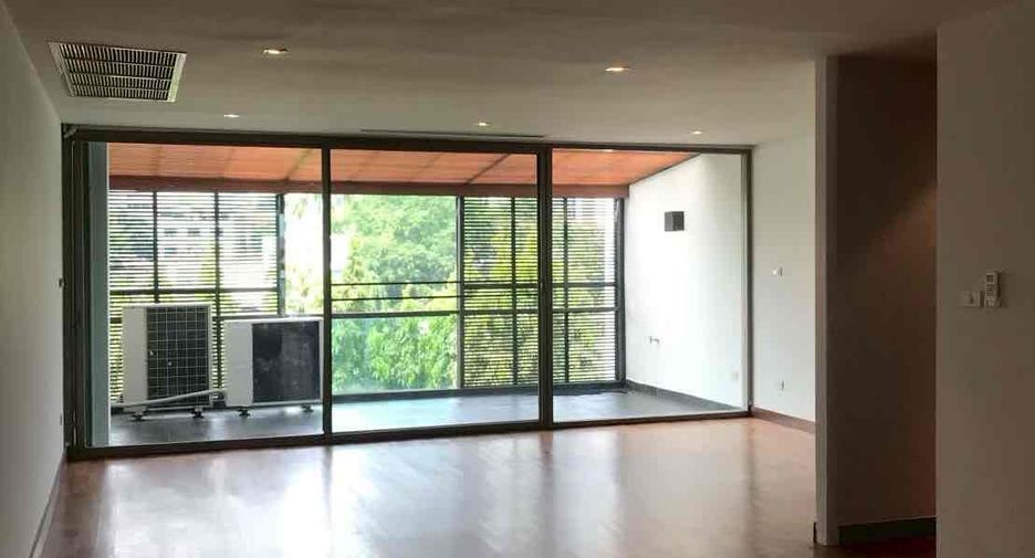 For rent 5 ベッドルーム townhouse in Watthana, Bangkok