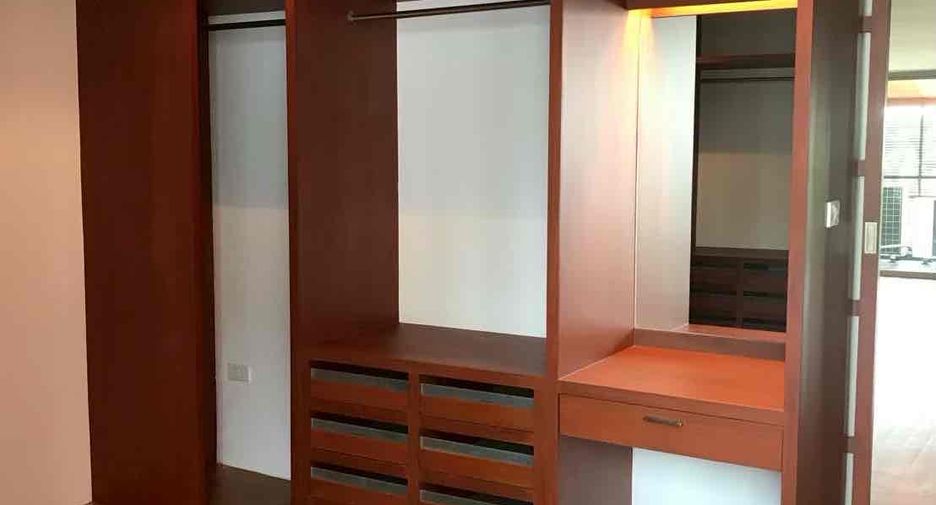 For rent 5 ベッドルーム townhouse in Watthana, Bangkok