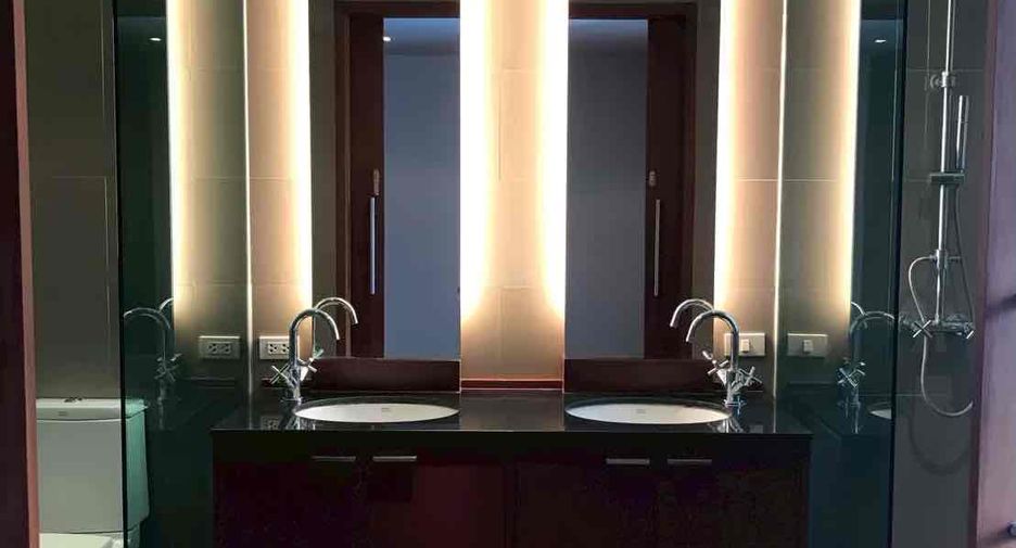 For rent 5 ベッドルーム townhouse in Watthana, Bangkok