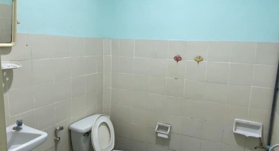 For sale 2 bedrooms townhouse in Khlong Luang, Pathum Thani