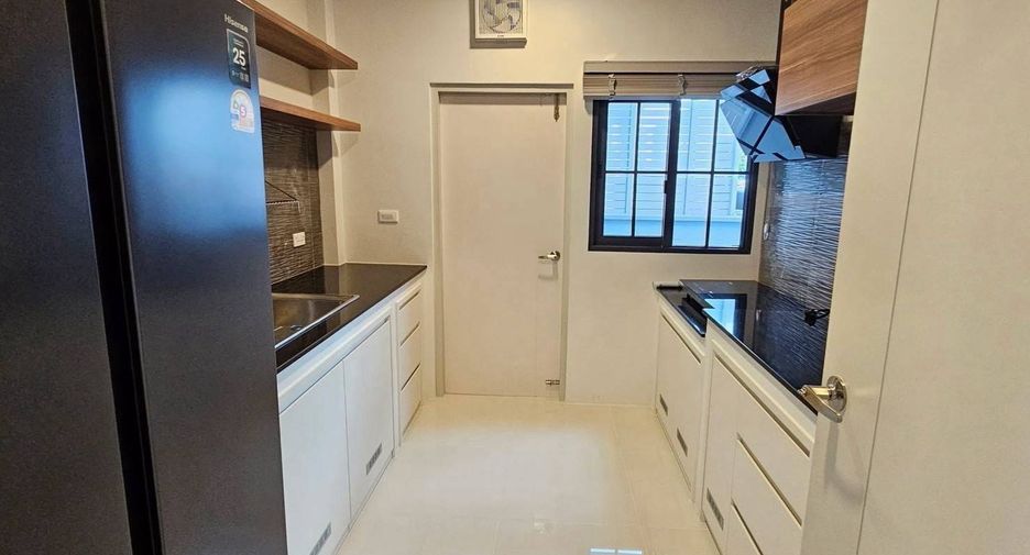 For rent and for sale 4 bedrooms house in Bang Phli, Samut Prakan