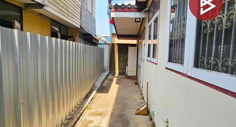 Casa adosada en venta de 3 habitaciones en Bang Khen, Bangkok