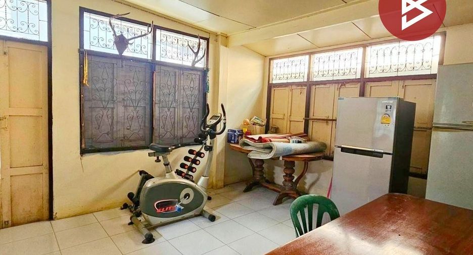 Casa adosada en venta de 3 habitaciones en Bang Khen, Bangkok