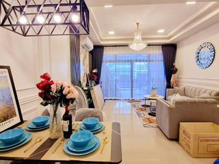 À vendre 3 chambres maison de ville à Bang Lamung, Chonburi