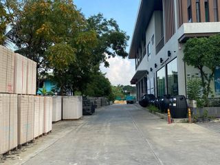 For rent 4 ベッドルーム warehouse in Khlong Sam Wa, Bangkok