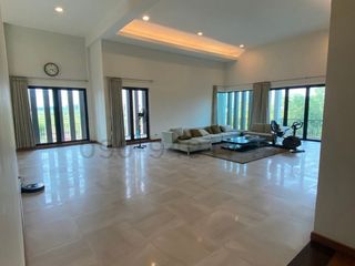 For rent 4 ベッドルーム warehouse in Khlong Sam Wa, Bangkok