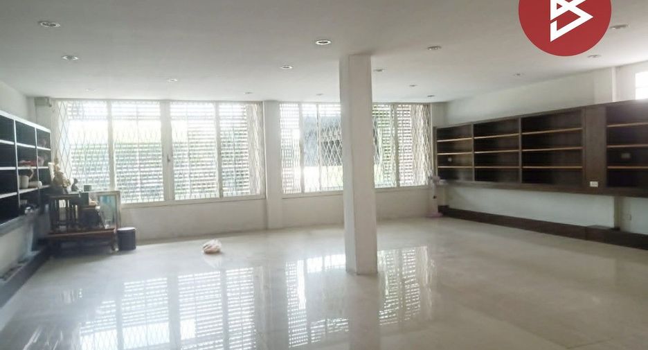À vendre 5 chambres local commercial à Pak Kret, Nonthaburi