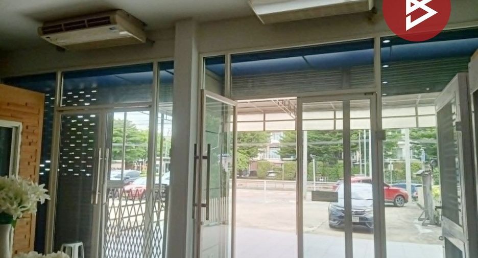 À vendre 5 chambres local commercial à Pak Kret, Nonthaburi