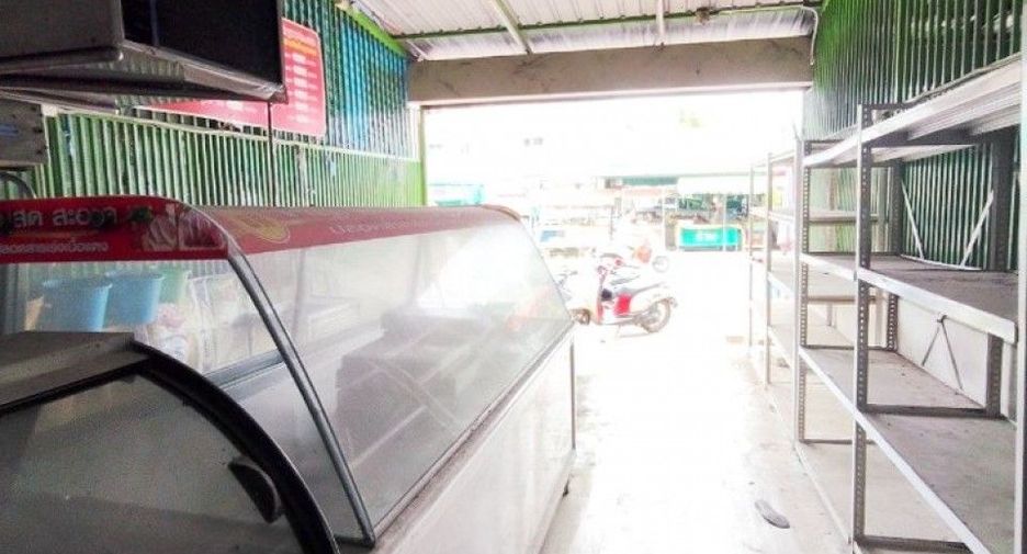 For sale 3 ベッドルーム retail Space in Bang Sao Thong, Samut Prakan