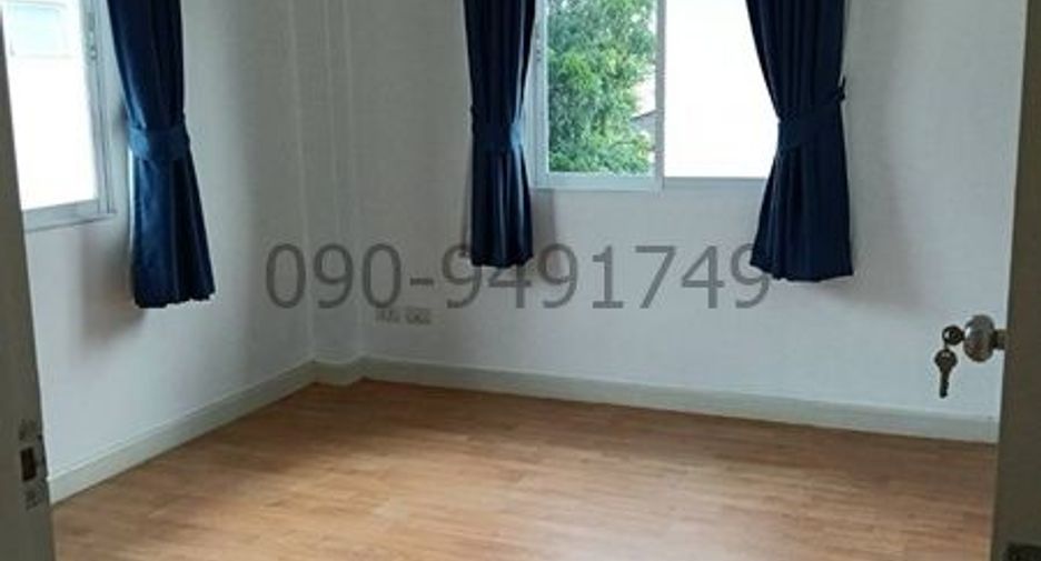 For rent 3 bedrooms townhouse in Min Buri, Bangkok