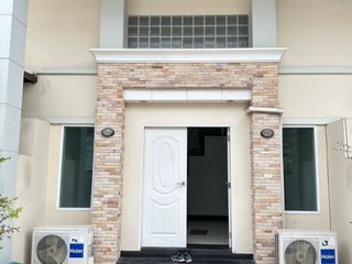 Casa adosada en alquiler de 3 habitaciones en Bang Bua Thong, Nonthaburi