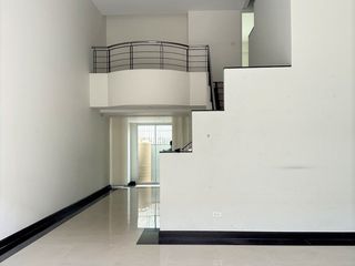 Casa adosada en alquiler de 3 habitaciones en Bang Bua Thong, Nonthaburi