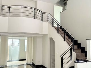 Casa adosada en alquiler de 3 habitaciones en Bang Bua Thong, Nonthaburi