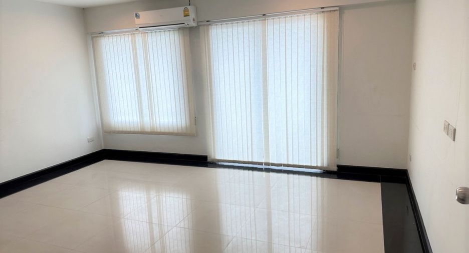 Casa adosada en alquiler de 3 habitaciones en Bang Bua Thong, Nonthaburi