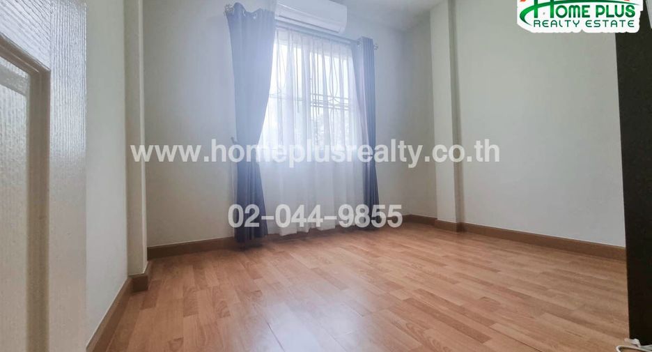 For rent and for sale 3 bedrooms townhouse in Lam Luk Ka, Pathum Thani