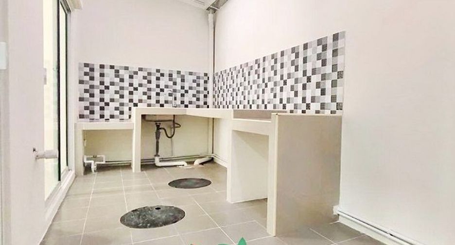 Продажа 4 спальни таунхаус 