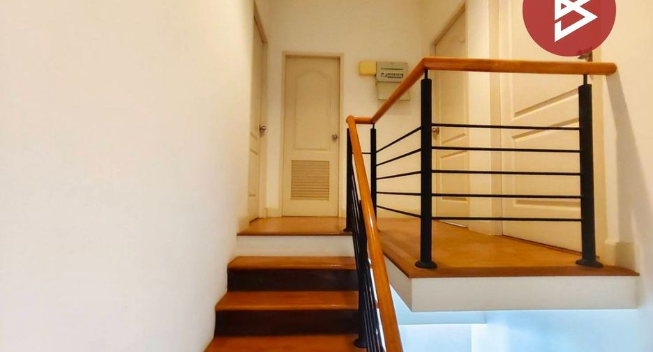 Casa adosada en venta de 3 habitaciones en Nong Khaem, Bangkok