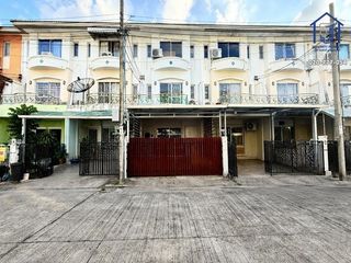 Casa adosada en alquiler y en venta de 3 habitaciones en Bueng Kum, Bangkok