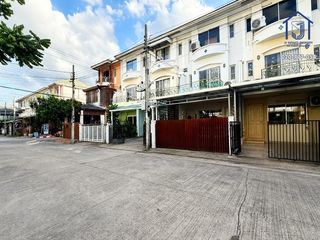 Casa adosada en alquiler y en venta de 3 habitaciones en Bueng Kum, Bangkok