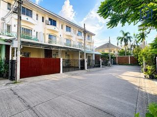 Casa adosada en alquiler y en venta de 3 habitaciones en Bueng Kum, Bangkok