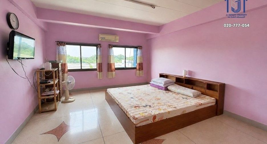 Gewerbefläche zum Kauf mit 6 Zimmer 